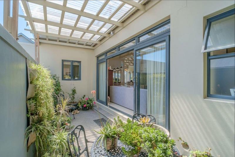 4 Bedroom Property for Sale in Lake Michelle Western Cape